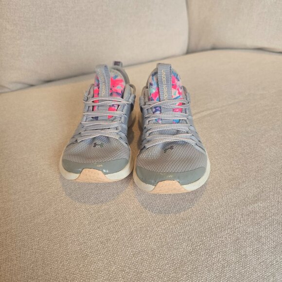 Under Armour Youth 12K Trainer Sneaker Running Shoe Gray Silver 12 EUC - Picture 1 of 7